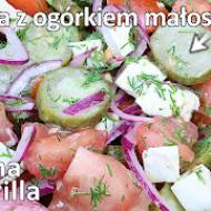 Przepis na sałatkę z ogórków małosolnych
