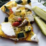 Omlet z serkiem włoskim i cukinią