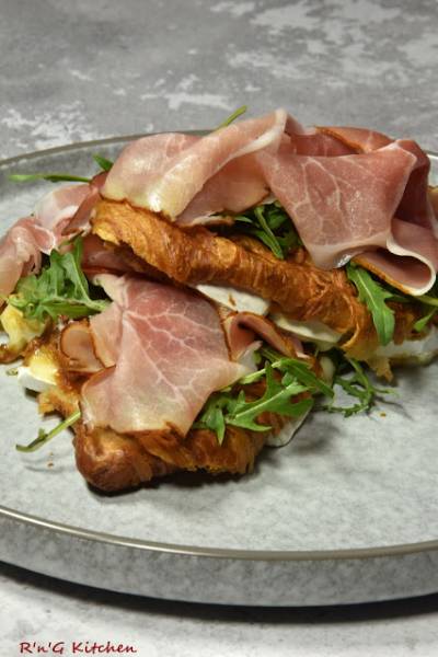 Croissant wytrawnie na ciepło
