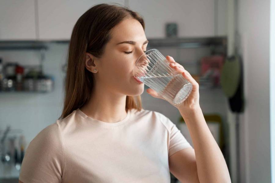 Dlaczego warto inwestować w systemy gazowania wody? Wymiana nabojów Sodastream i korzyści z tego płynące