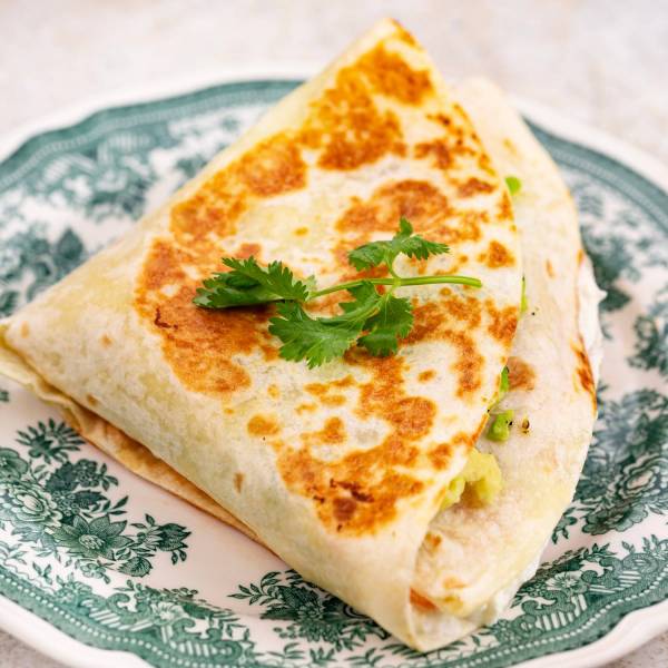 Tortilla składana z łososiem wędzonym
