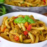 Kurczak curry z makaronem i warzywami