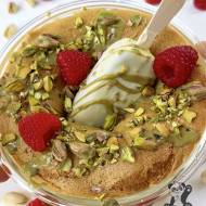 SUFLET z malinami i pistacjami (przepis bez glutenu i bez dodatku cukru)