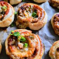 Mini pizzerinki z ciasta francuskiego