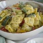 Kremowe tortellini z pomidorami i cukinią