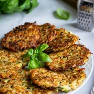 Placki z cukinii z bulgurem i halloumi