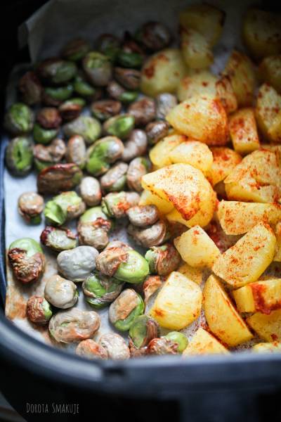 Danie z airfryer – pieczony bób i młode ziemniaki