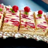 Top 5 przepisów na szybkie ciasta z owocami – bez pieczenia!