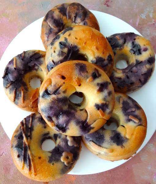 Bezglutenowe donuty migdałowe z borówkami