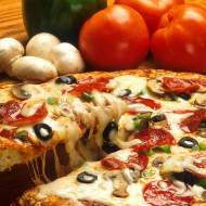 Historia pizzy – od ulic Neapolu po Twój talerz