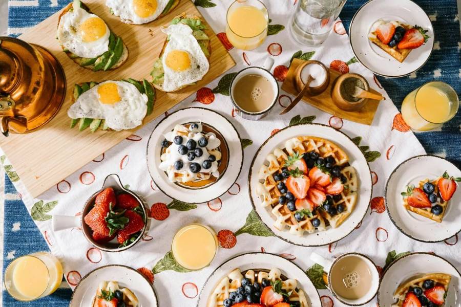 Domowy brunch – jak przygotować leniwe, pyszne przedpołudnie z klasą