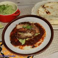 Chicharrón con salsa roja - skwarki wieprzowe z salsą
