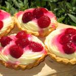 TARTALETKI Z KREMEM I MALINAMI , przepis na pyszne babeczki/mini tarty (super ciasto na korpusy )+FILM