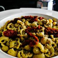 Pesto sardo z orzechami włoskimi i makaronem