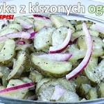 Przepis na surówkę z ogórków kiszonych z czerwoną cebulą