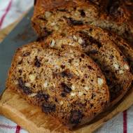 Chlebek bananowy z orzechami i czekoladą