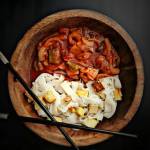 Słodko – kwaśny sos z tofu i makaronem ryżowym