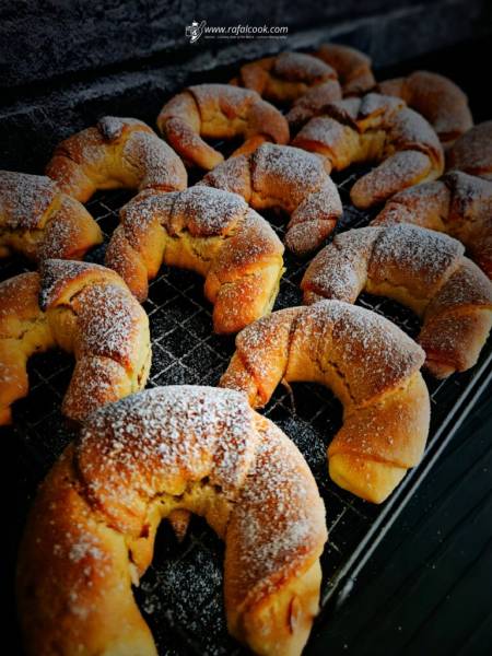 Rogaliki drożdżowe – klasyczny przepis
