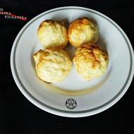 Pieczone knedle ze śliwkami