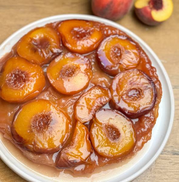 Upside down cake - pyszny deser z brzoskwiniami