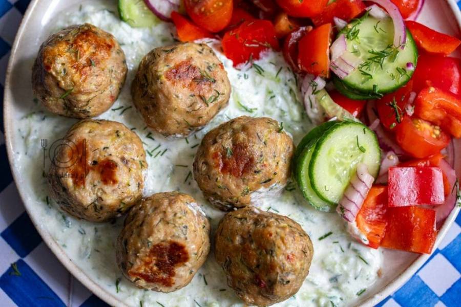 Greckie pulpeciki z indyka i cukinii z tzatziki