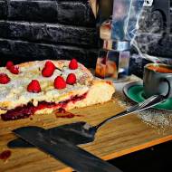 Maliniak drożdżowe ciasto z malinami i kruszonką