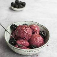 Lody jeżynowe z miodem wrzosowym