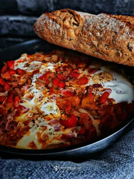 Piperade – baskijskie leczo z papryką i szynką