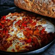 Piperade – baskijskie leczo z papryką i szynką