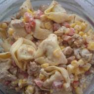 Sałatka z tortellini i kurczakiem gyros