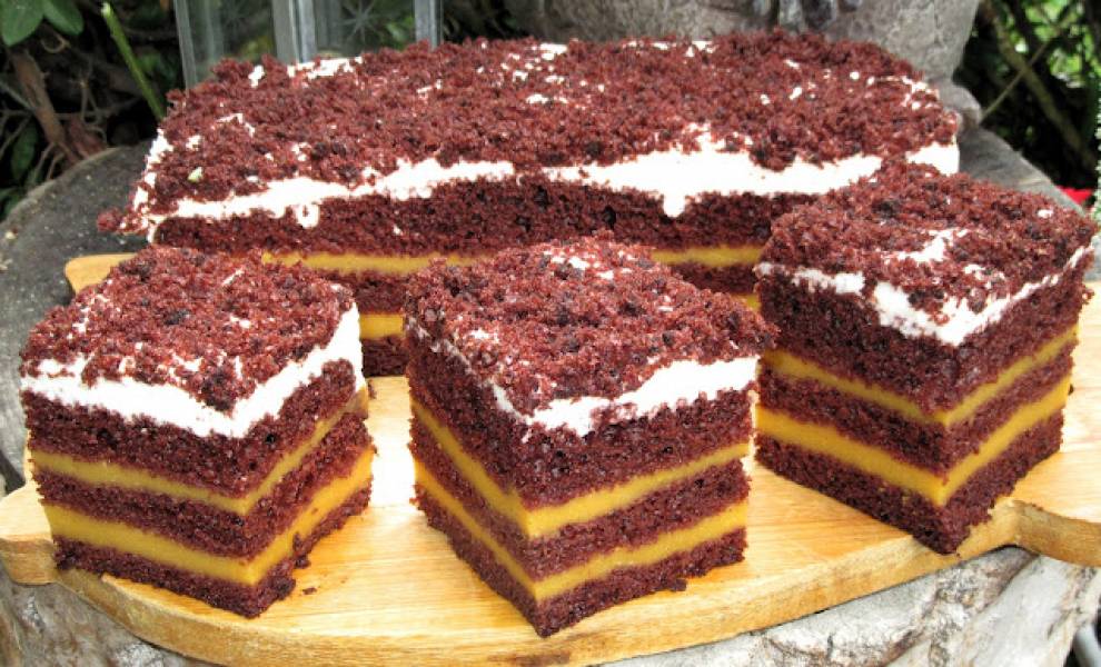 Ciasto kakaowe z masą marchewkową i śmietanką, delikatne i przepyszne-MARCHEWKOWE POLE-+FILM