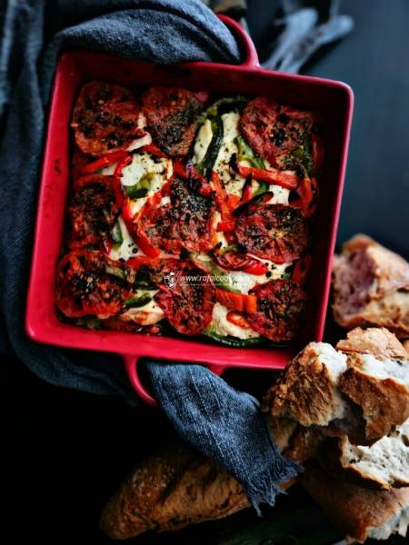 Bouyiourdi – greckie meze z fetą i pomidorami