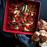 Bouyiourdi – greckie meze z fetą i pomidorami