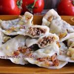 PIEROGI Z KASZĄ GRYCZANĄ I BOCZKEIM