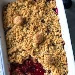 Śliwki pod kruszonką z ciasteczkami amaretti