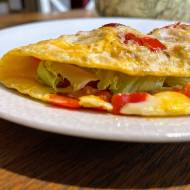 Omlet z chorizo, papryką i parmezanem. Po prostu rozpływa się w ustach! :)
