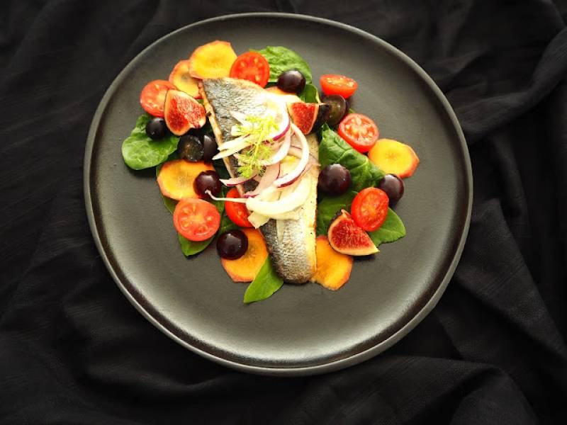 OKOŃ MORSKI Z OWOCAMI I WARZYWAMI