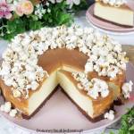 sernik z solonym karmelem i popcornem