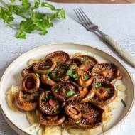 Rydze smażone z cebulą i czosnkiem