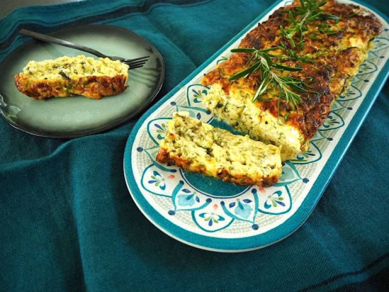 KEKS Z CUKINIĄ, CYTRYNĄ I ROZMARYNEM