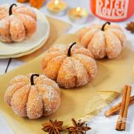 Pączki z budyniem w kształcie dyni