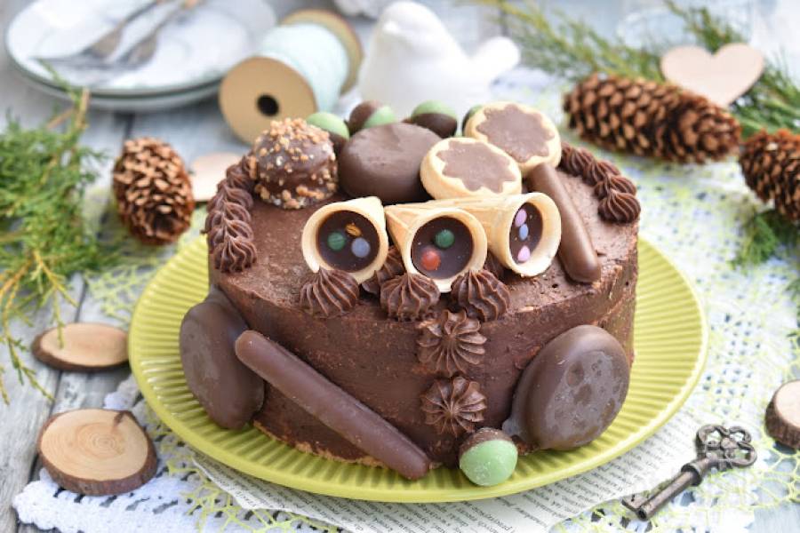 Tort z kremem czekoladowym