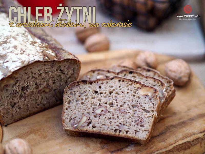 Chleb żytni z orzechami włoskimi na zakwasie