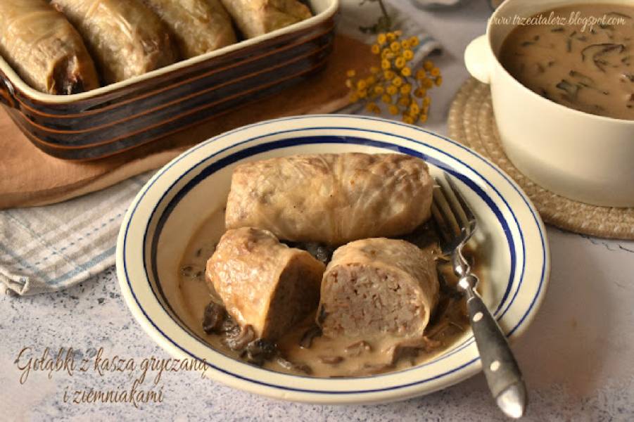 Gołąbki z kaszą gryczaną i ziemniakami – kuchnia podkarpacka