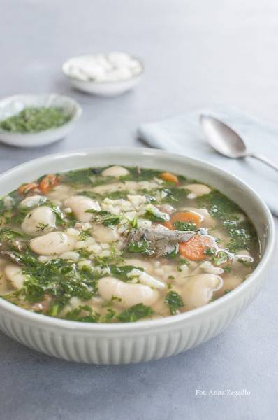 Zupa fasolowa z zacierkami