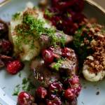 Duszona wątróbka w sosie żurawinowym