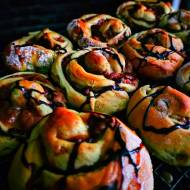 Bułki drożdżowe z musem jabłkowym i pandanem