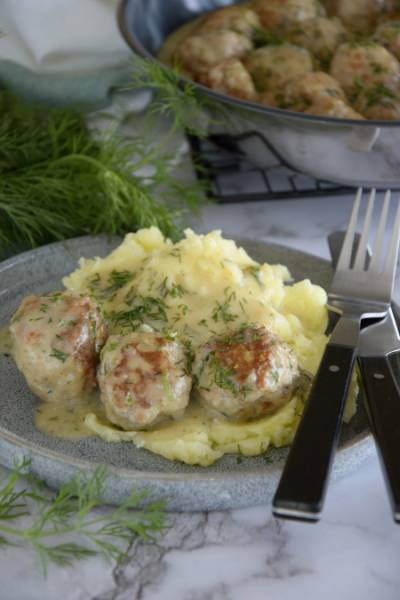 Klopsiki w sosie koperkowym