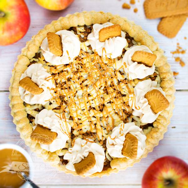 Tarta jabłkowa z ciasteczkami Lotus