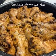 Pałki z kurczaka pieczone na kiszonej kapuście